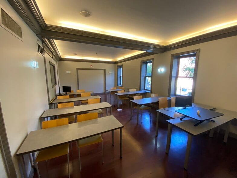 More Photos Of 4356 Lindell Blvd, Saint Louis Restaurant For Sale