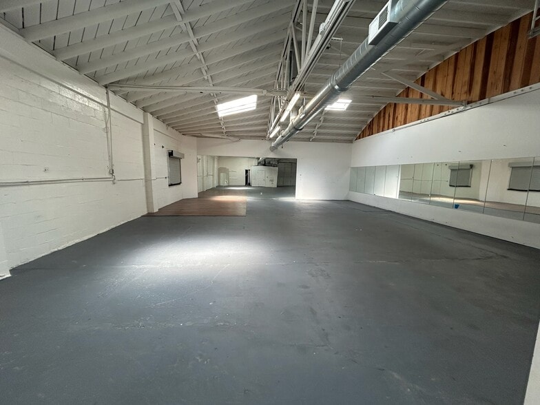 More Photos Of 411-417 Lathrop St, Redwood City Service For Sale