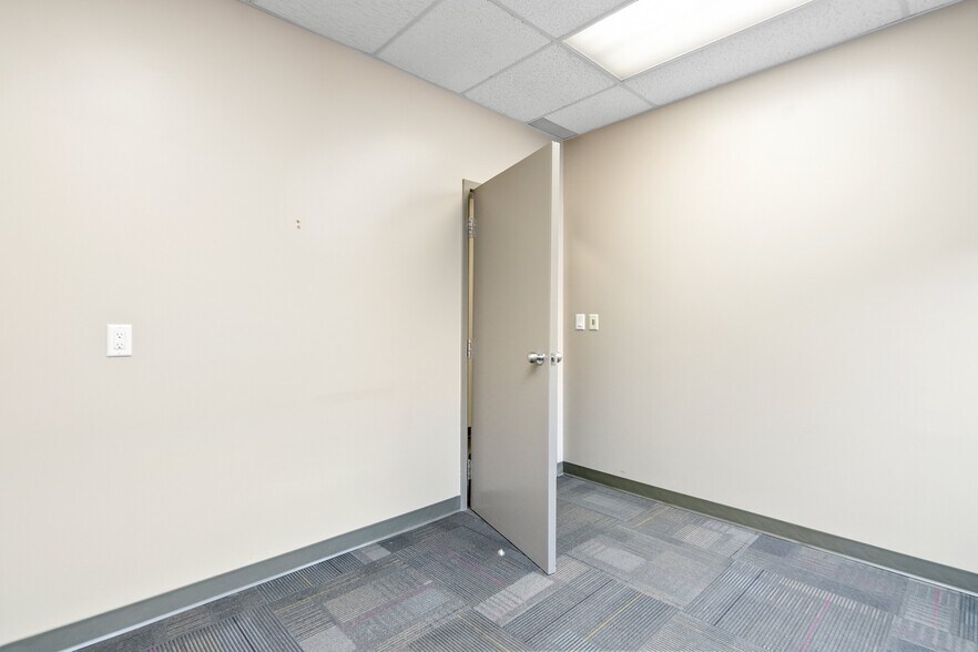 More Photos Of 100 Princess St, Kingston Medical For Lease