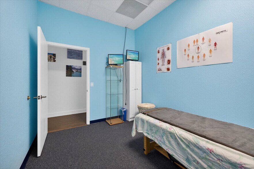 More Photos Of 14141 46th St N, Clearwater Medical For Sale