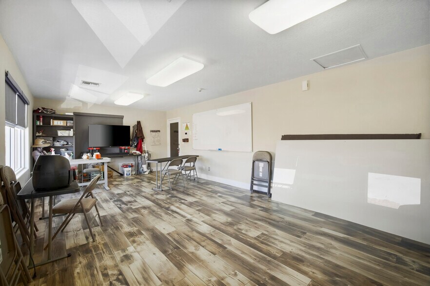 More Photos Of 1633-1651 Boulder City Pky, Boulder City General Retail For Sale