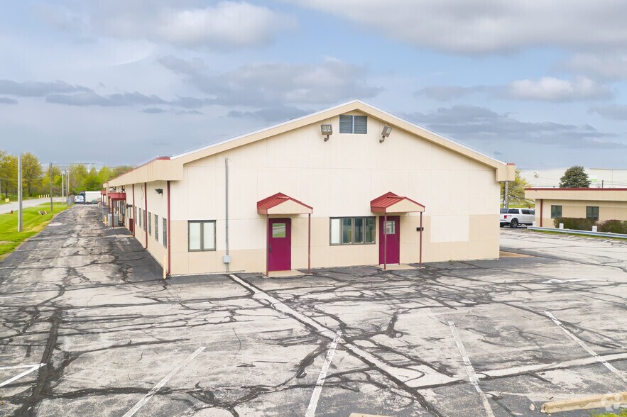 More Photos Of 15430 Andrews Ave, Kansas City Flex For Lease
