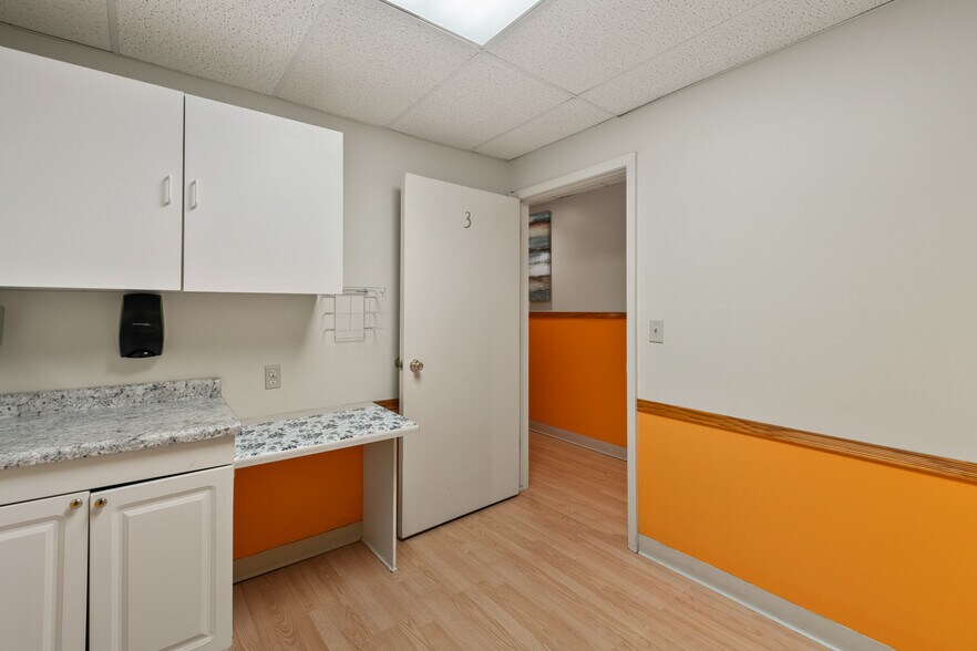 More Photos Of 2319 Vinton St, Omaha Office Residential For Sale