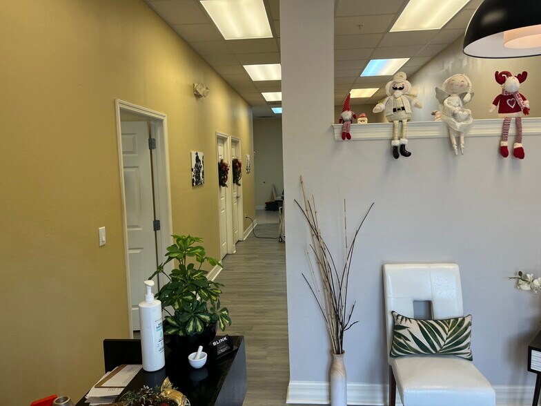 More Photos Of 10970 S Cleveland Ave, Fort Myers Office For Sale