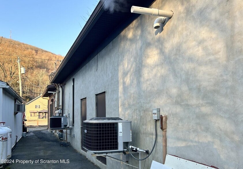 More Photos Of 322 Northern Blvd, South Abington Freestanding For Sale