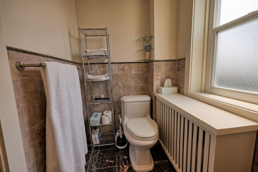 More Photos Of 511 Warren St, Hudson Storefront Retail Residential For Sale