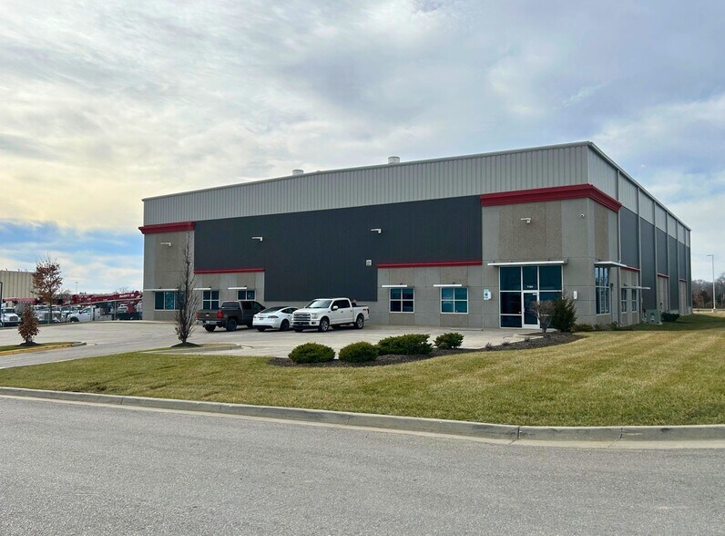More Photos Of 1161 W Pittman St, Olathe Industrial For Lease