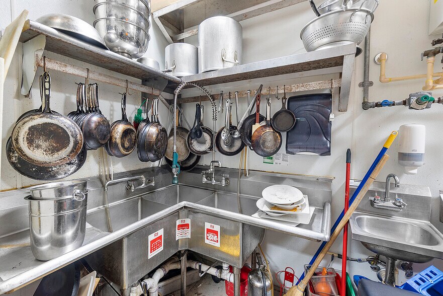 More Photos Of 401 W Atlantic Ave, Delray Beach Storefront Retail Office For Lease