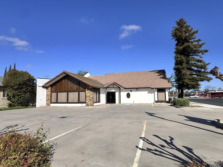 More Photos Of 1205 11th St, Reedley Storefront For Sale