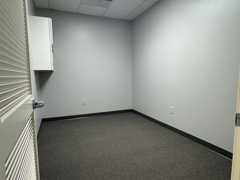 More Photos Of 2309-2311 S Kansas Rd, Newton Medical For Lease