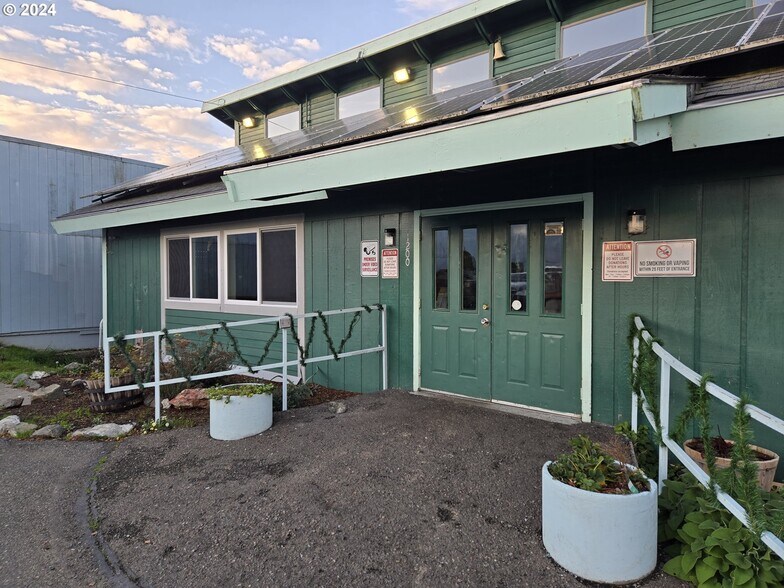 More Photos Of 1200 Newmark Ave, Coos Bay Medical For Sale