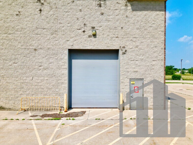 More Photos Of 25560 Mound Rd, Warren Light Distribution For Lease