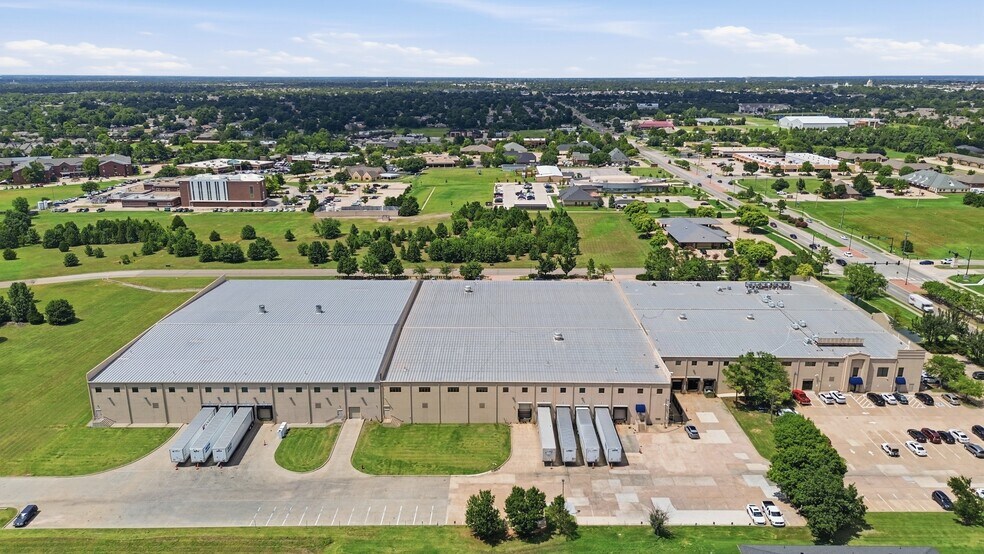 More Photos Of 2101 S Kelly Ave, Edmond Distribution For Lease
