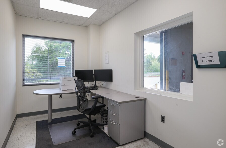 More Photos Of 300 Jubilee Dr, Peabody Manufacturing For Lease