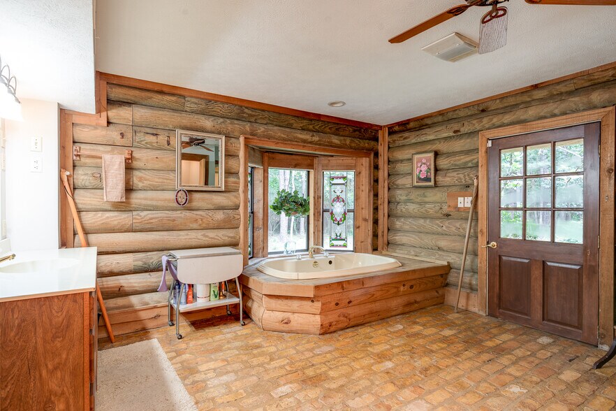 More Photos Of 4032 Highway 48 W, Mccomb Specialty For Sale