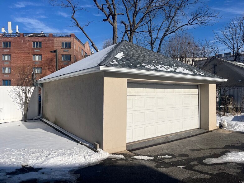 More Photos Of 41 Merritt Ave, Eastchester Self Storage For Lease