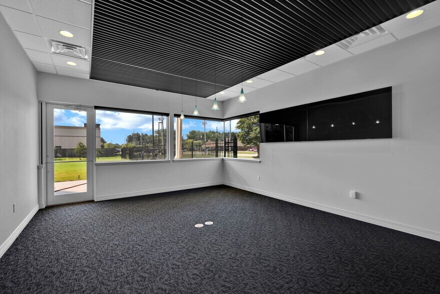 More Photos Of 8509 Line Ave, Shreveport Office For Sale