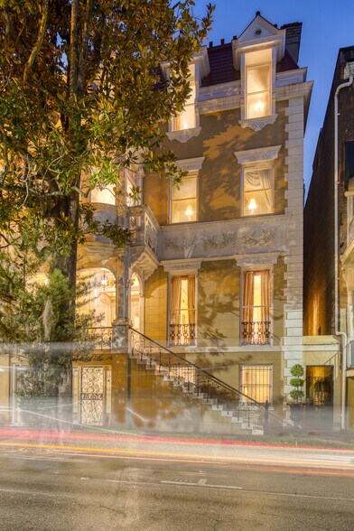 More Photos Of 14 E Taylor St, Savannah Specialty For Sale