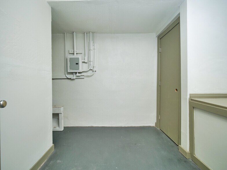 More Photos Of 9614-9616 MacArthur Blvd, Oakland Specialty For Sale