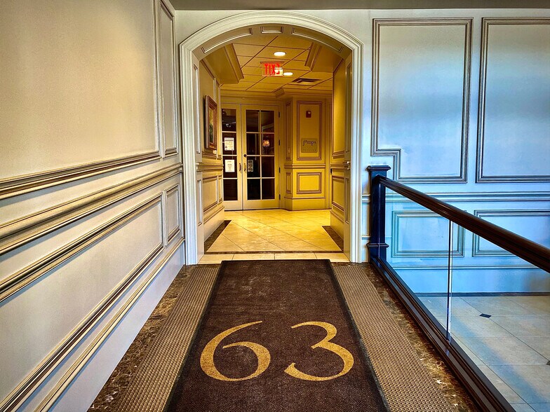 More Photos Of 63 Kercheval Ave, Grosse Pointe Farms Office For Lease