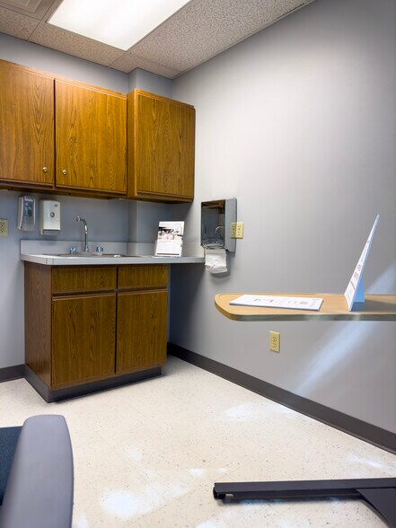 More Photos Of 4820 W Taft Rd, Liverpool Medical For Lease