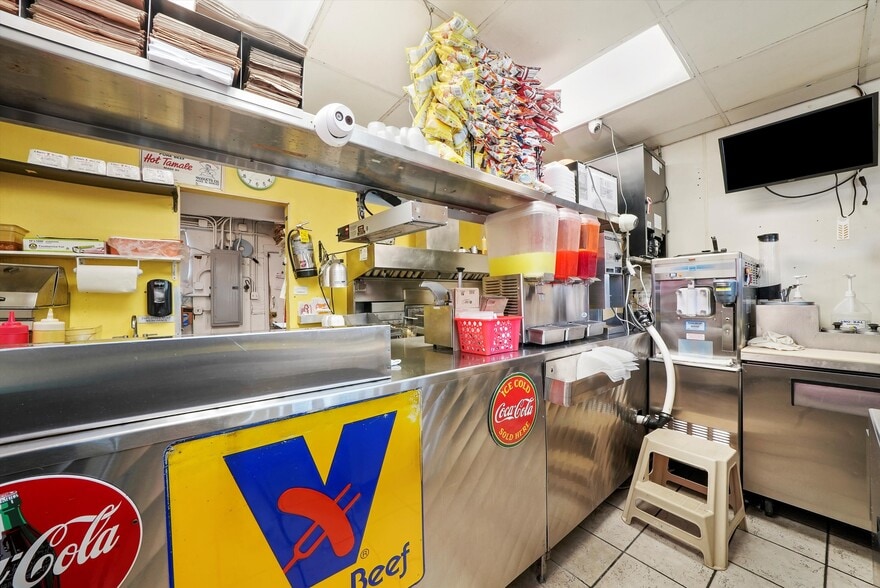 More Photos Of 7748 S Kedzie Ave, Chicago Fast Food For Sale