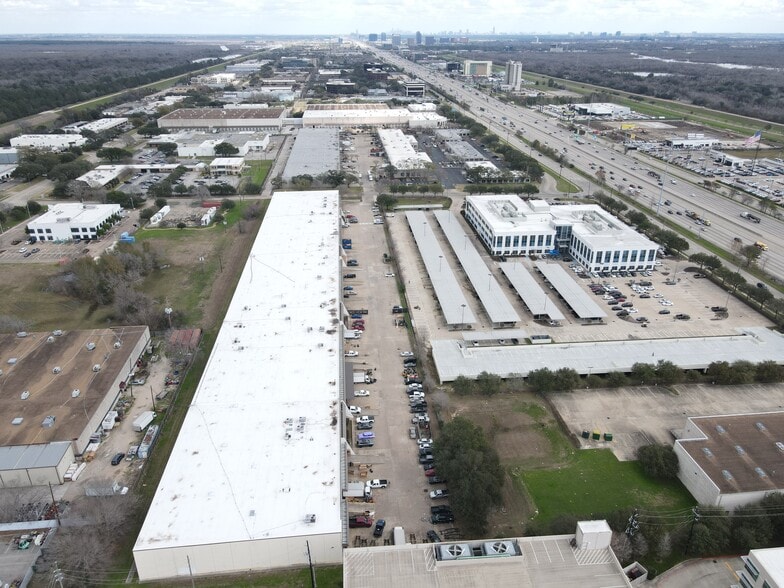 More Photos Of 1325 S Creek Dr, Houston Warehouse For Lease