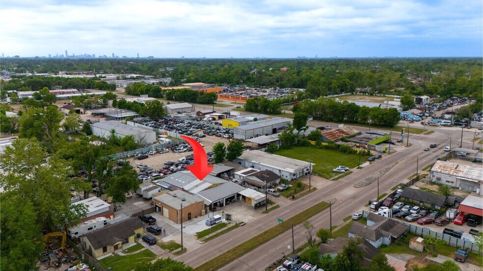 More Photos Of 625 W Parker Rd, Houston Storefront For Sale