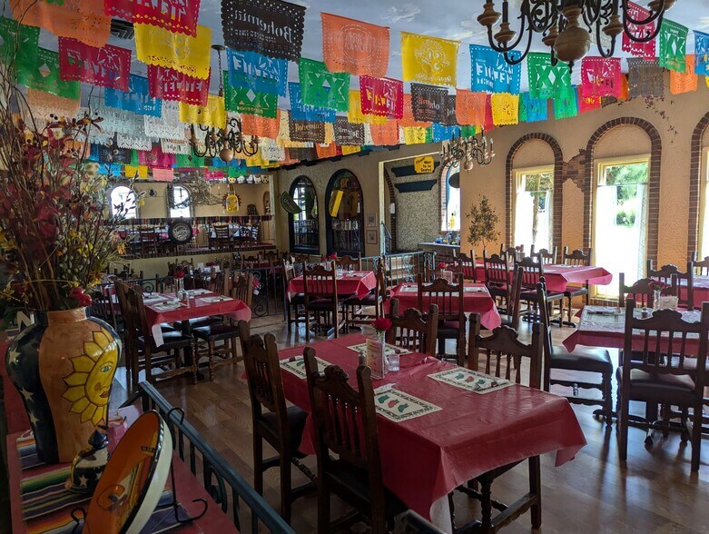 More Photos Of 1116-1122 Diamond Lake Rd, Mundelein Restaurant For Sale