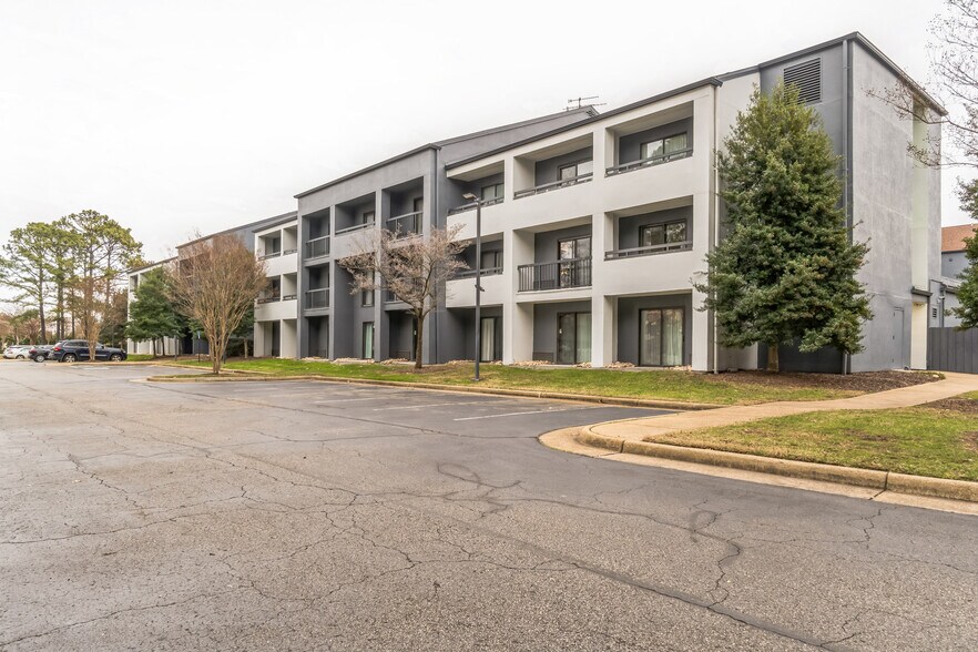 Primary Photo Of 1917 Coliseum Dr, Hampton Hotel For Sale