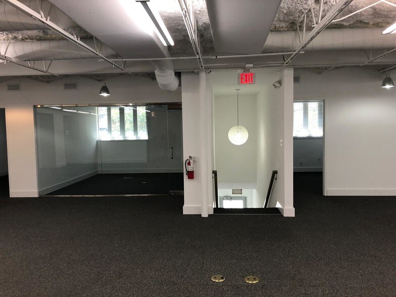 More Photos Of 4565 Ponce de Leon Blvd, Coral Gables Office For Lease