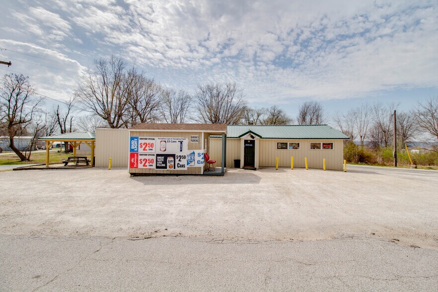 More Photos Of 20861 IL-100, Fieldon Specialty For Sale