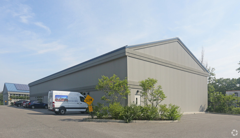 Primary Photo Of 286 W Montauk Hwy, Hampton Bays Warehouse For Lease