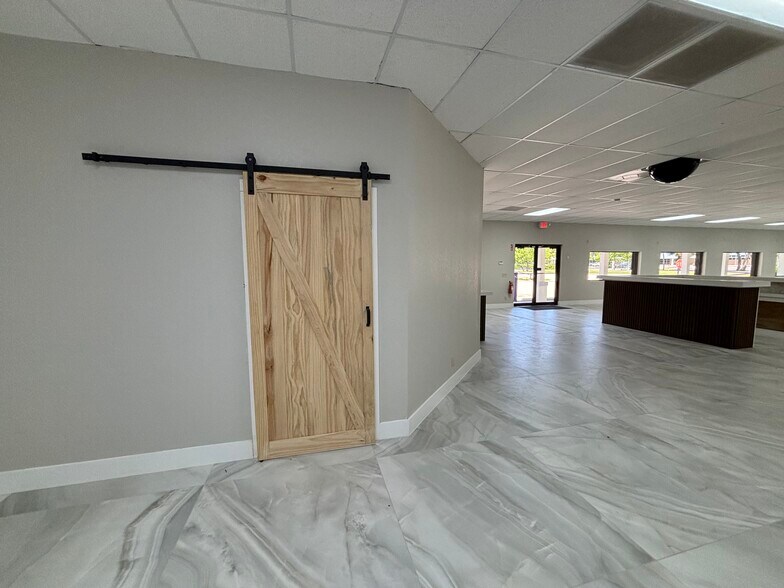 More Photos Of 6350 Bayshore Rd, North Fort Myers Freestanding For Sale