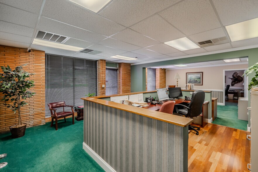 More Photos Of 215 N Pleasantburg Dr, Greenville Office For Sale