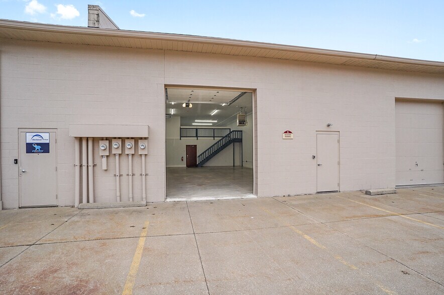 More Photos Of 1337 Commerce Dr, Stow Warehouse For Sale
