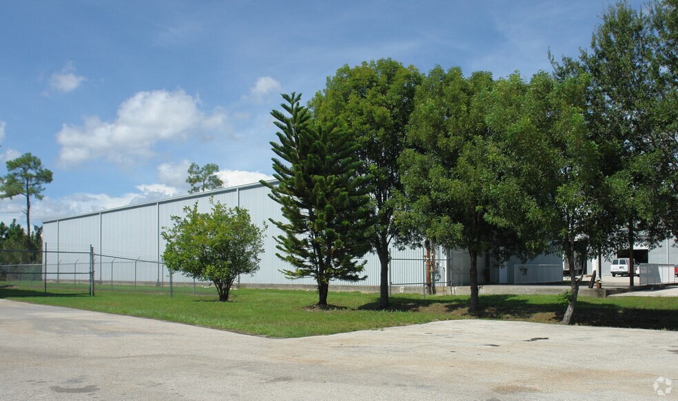 More Photos Of 6170 Idlewild St, Fort Myers Warehouse For Sale