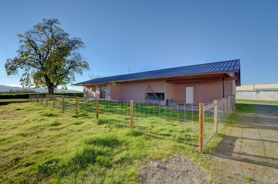 More Photos Of 6804 Agate Rd, White City Flex For Sale