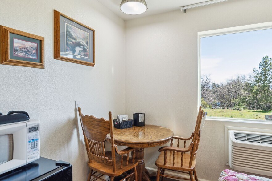 More Photos Of 43021 Bridge St, Fall River Mills Hotel For Sale