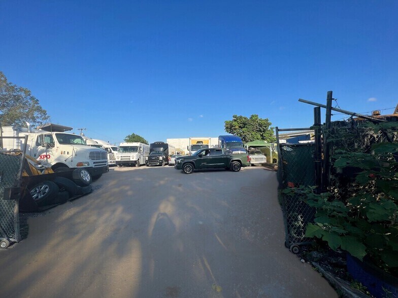 Primary Photo Of 16951 NW 4th Ave, Miami Gardens Contractor Storage Yard For Sale
