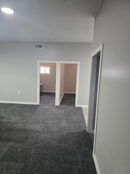 More Photos Of 433 Oberlin Rd, Elyria Storefront Retail Office For Sale