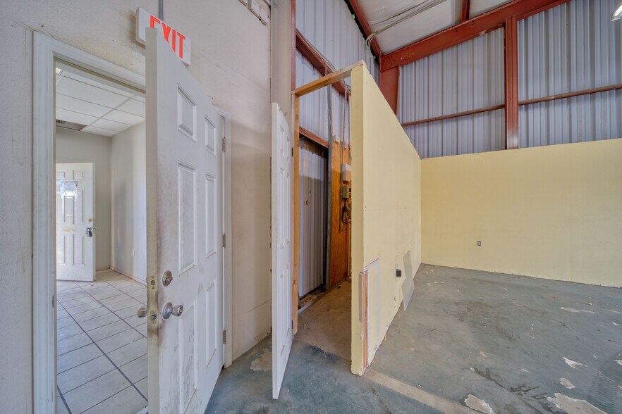 More Photos Of 800 Margaret St, Pahrump Manufacturing For Lease