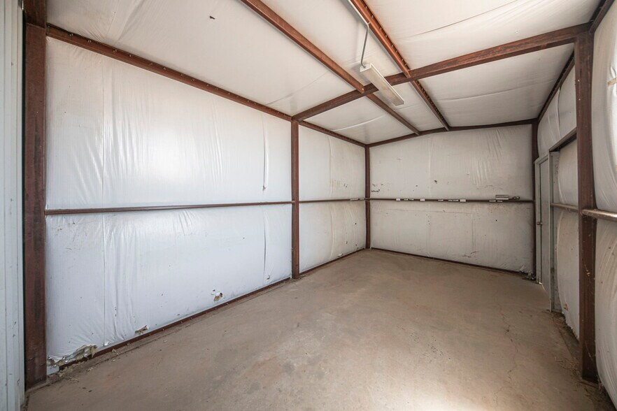 More Photos Of 850 W I-20, Penwell Warehouse For Lease