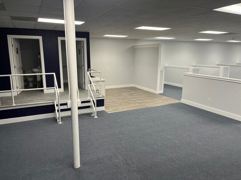 More Photos Of 3120-3131 E Riverside Dr, Fort Myers Research And Development For Sale