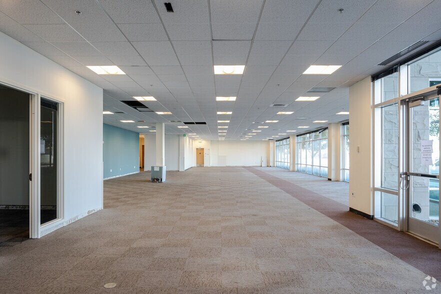 More Photos Of 7901 E Lowry Blvd, Denver Office For Sale