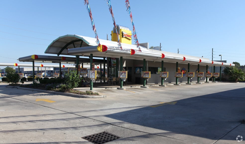 Primary Photo Of 13028 Veterans Memorial Dr, Houston Fast Food For Lease