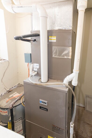 More Photos Of 316 S Broadway, Baltimore Storefront Retail Residential For Sale