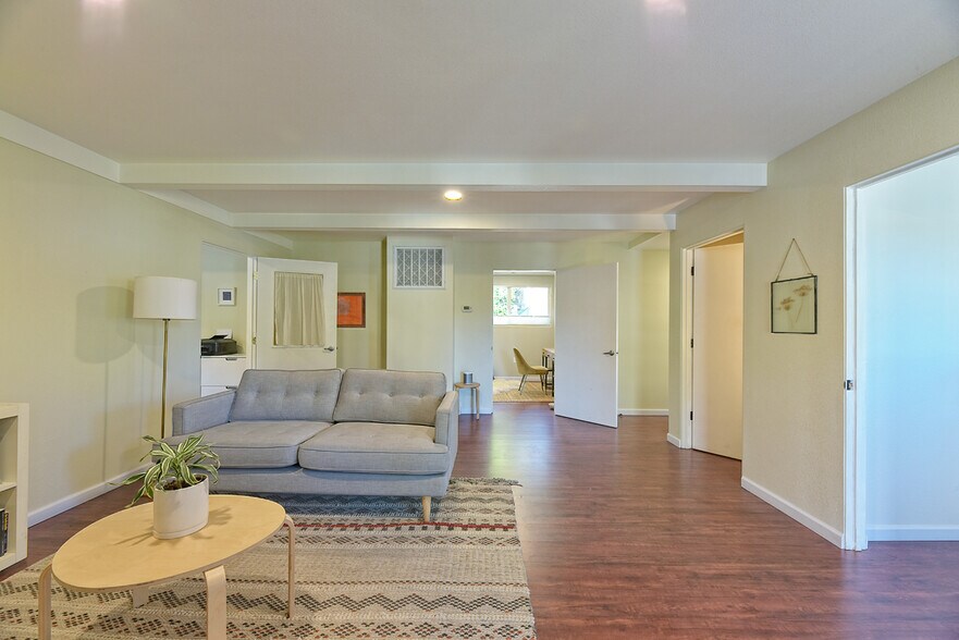More Photos Of 993 Siskiyou Blvd, Ashland Office For Sale