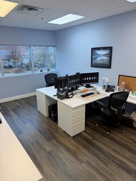 More Photos Of 348 N US Hwy 9, Manalapan Township Office For Lease