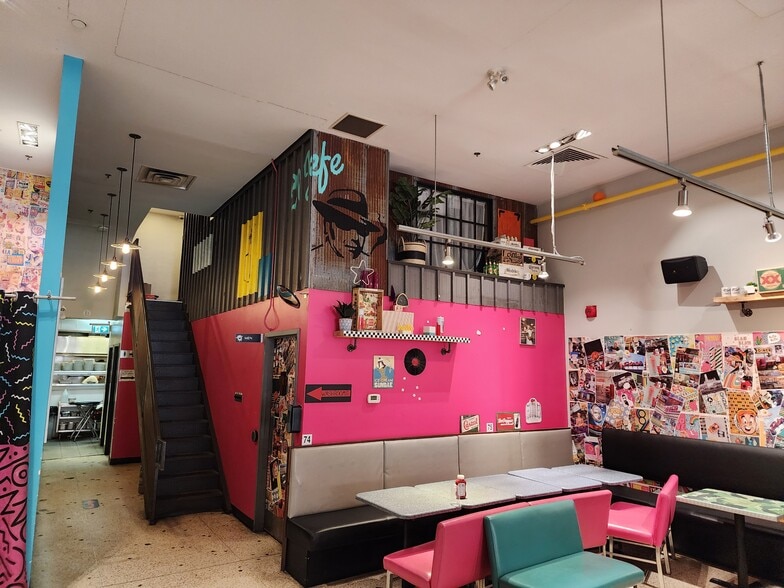 More Photos Of 2-10 By Ward Market Sq, Ottawa Storefront For Lease